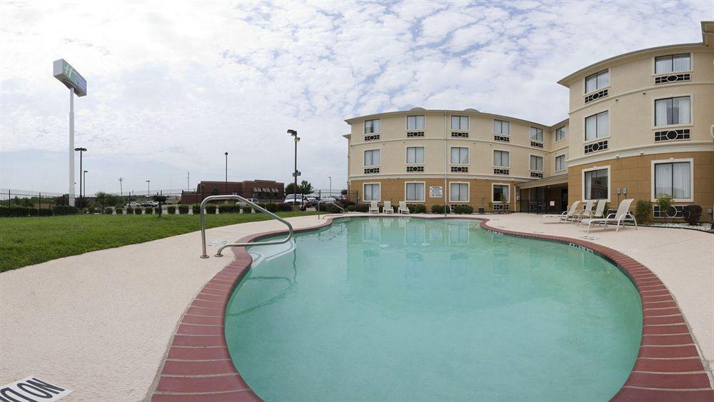 Holiday Inn Express Hotel & Suites Mount Pleasant By Ihg Exterior foto