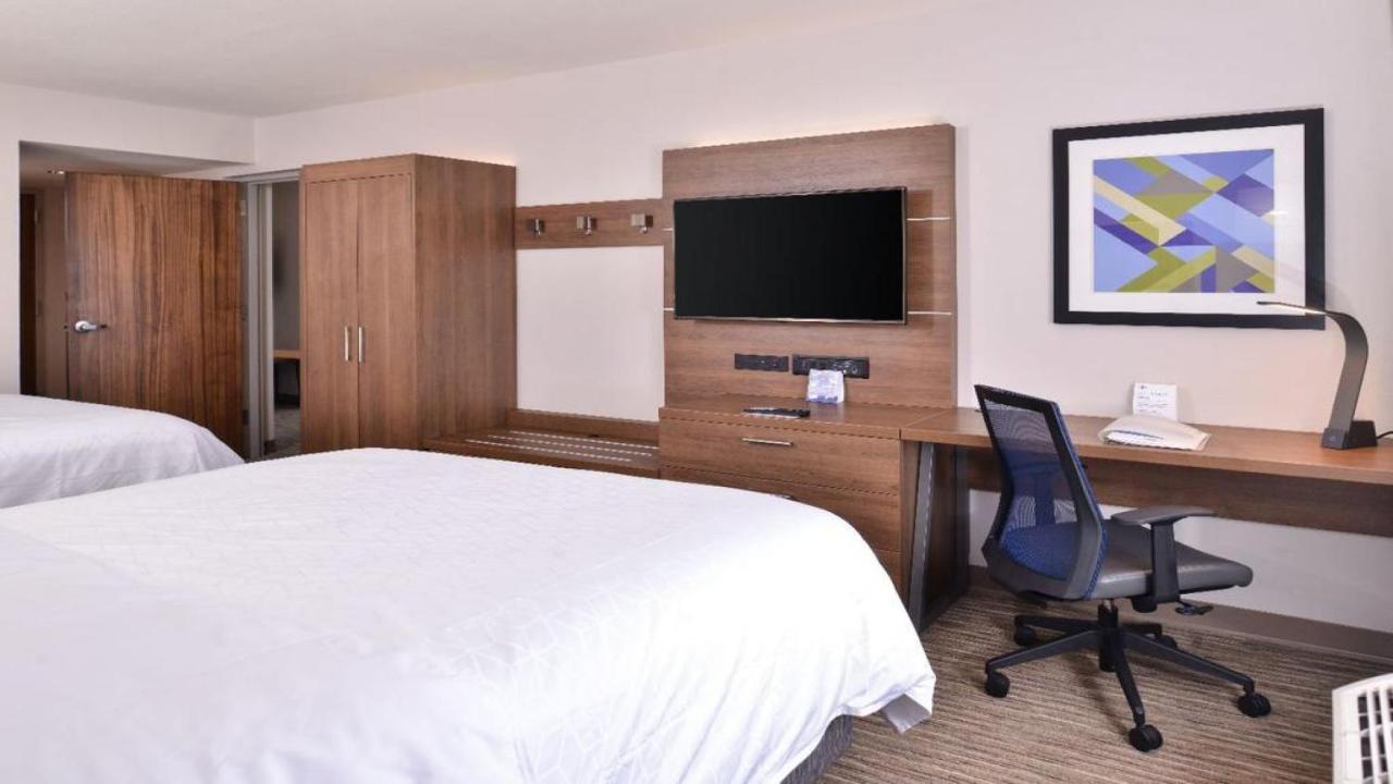 Holiday Inn Express Hotel & Suites Mount Pleasant By Ihg Exterior foto