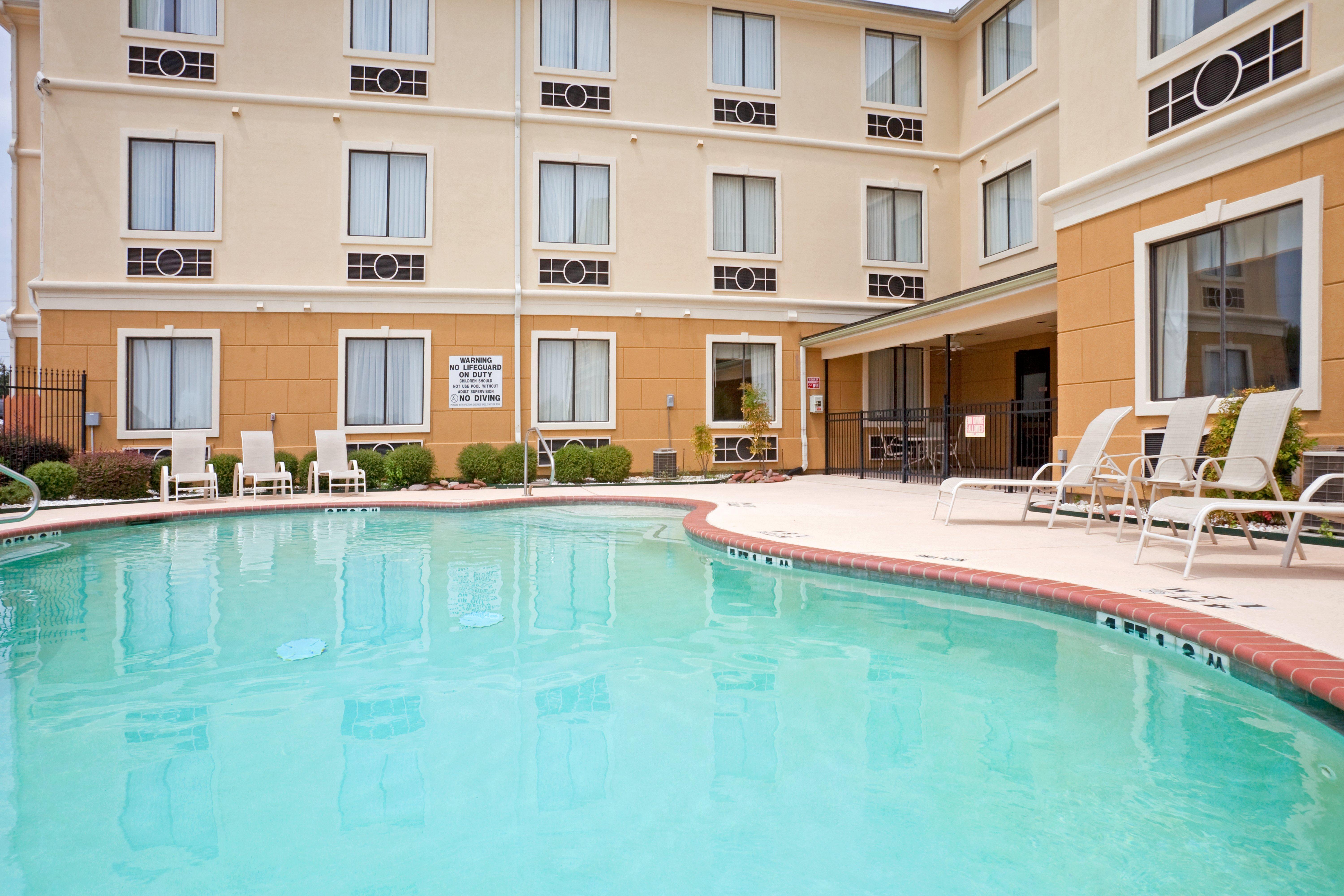 Holiday Inn Express Hotel & Suites Mount Pleasant By Ihg Exterior foto